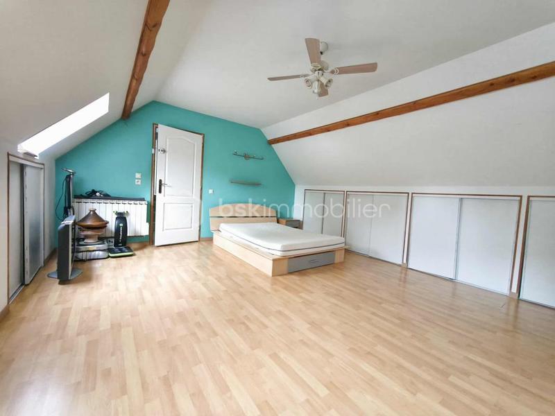 Maison - 213 m² - 8 pièces