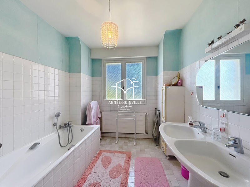 Villa - 266 m² - 8 pièces