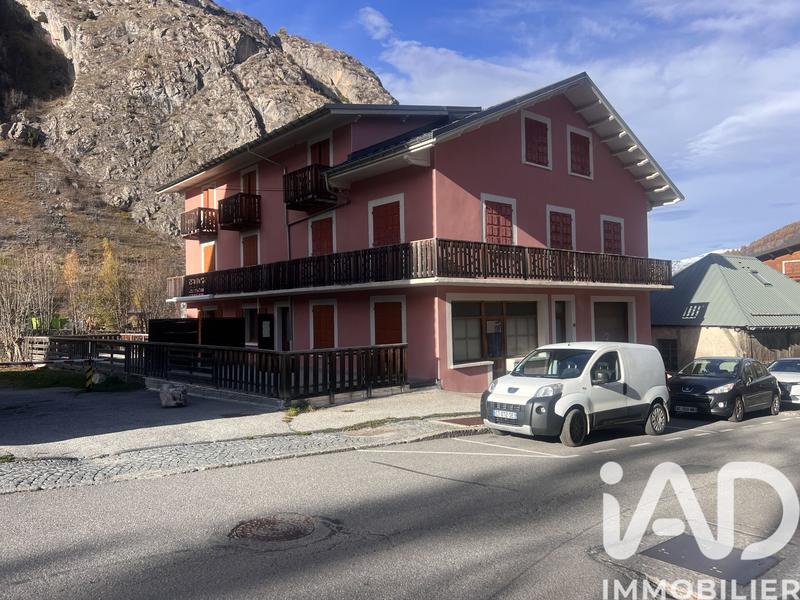 Maison - 333 m² - 15 pièces