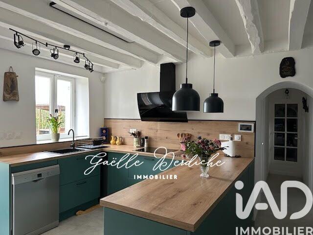 Maison - 220 m² - 7 pièces