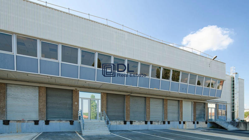 Entrepôt - 2 098 m²