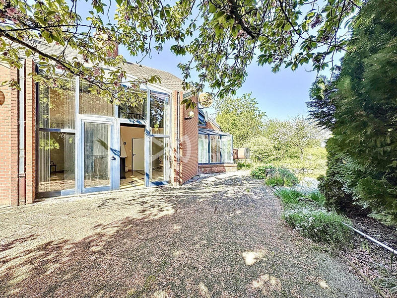 Maison - 230 m² - 16 pièces