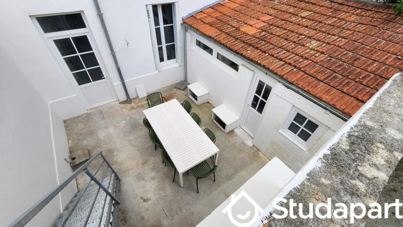 Maison - 243 m² - 12 pièces