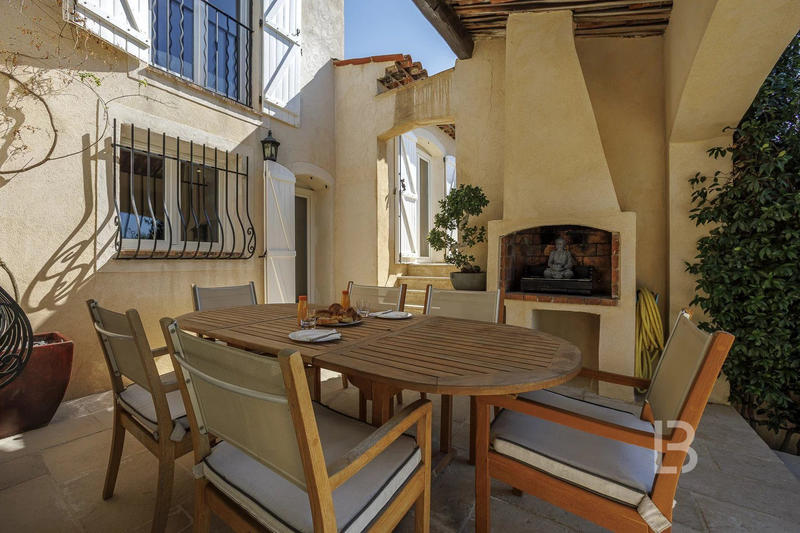 Villa - 196 m² - 6 pièces