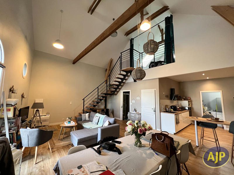 Appartement - 84 m² - 3 pièces