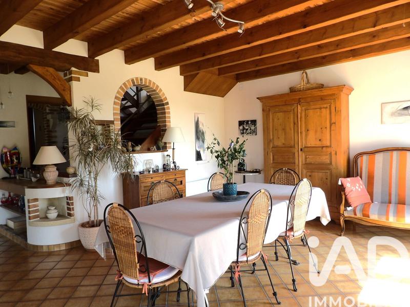 Maison - 202 m² - 8 pièces