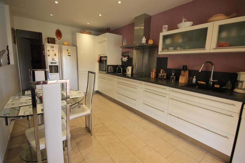 Maison - 196 m² - 6 pièces