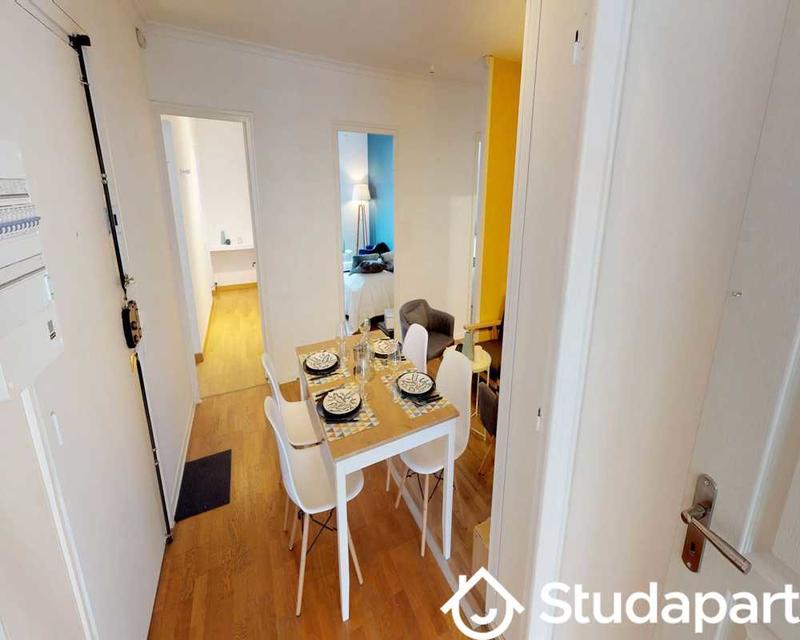 Chambre - 80 m² - 1 pièce