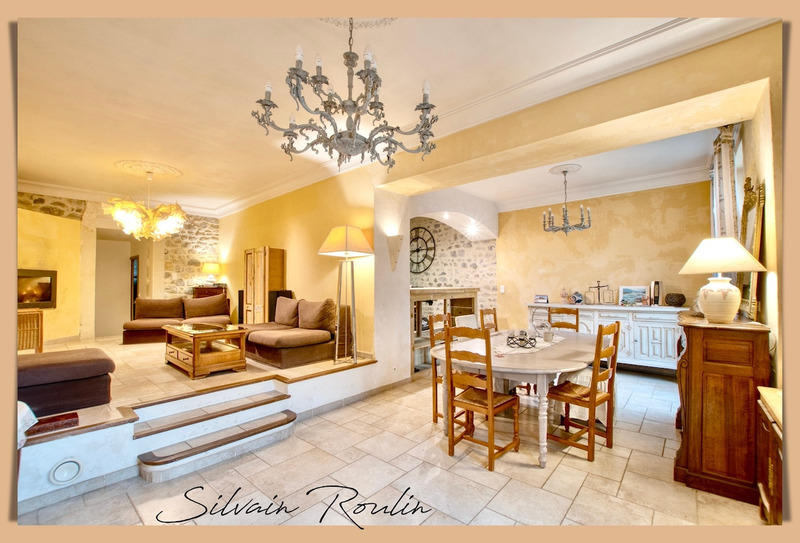 Maison - 320 m² - 8 pièces