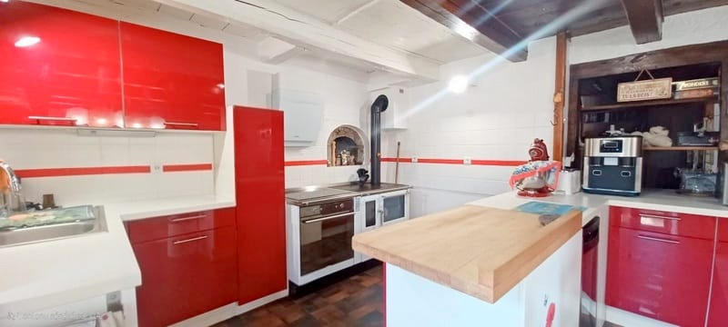 Maison - 230 m² - 7 pièces