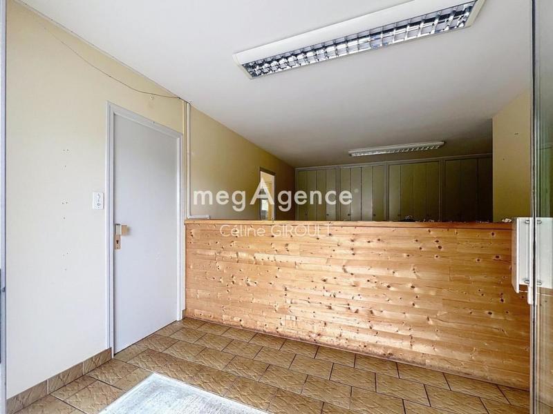 Local commercial - 1 044 m² - 10 pièces