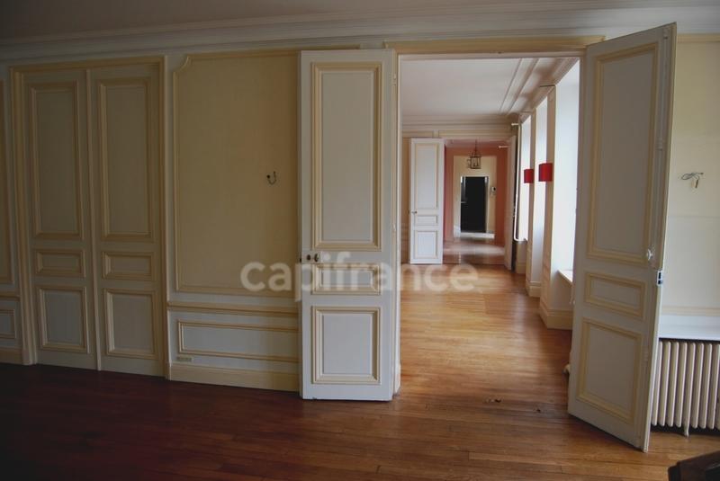 Maison - 600 m² - 16 pièces