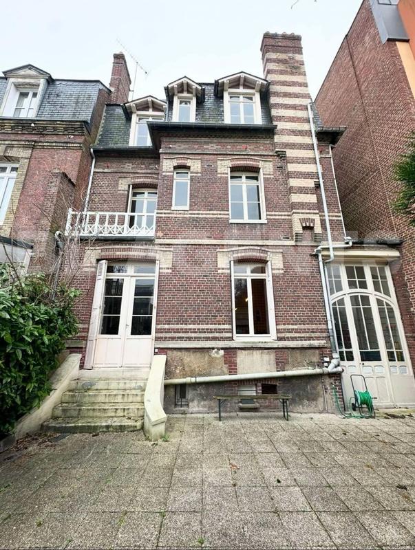 Maison - 309 m² - 12 pièces