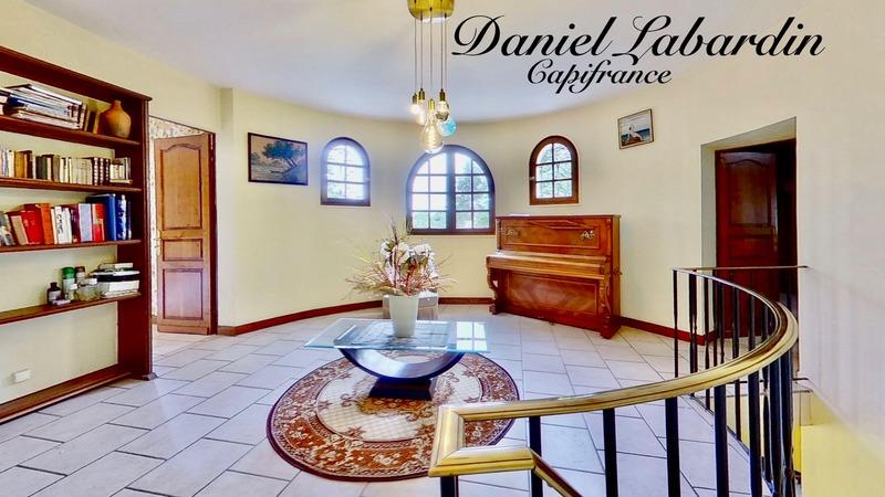 Maison - 235 m² - 8 pièces