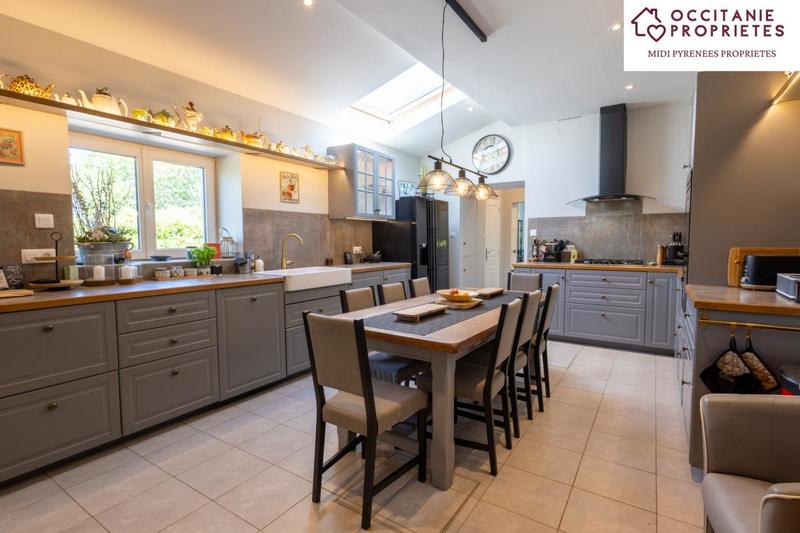 Propriété - 530 m² - 23 pièces