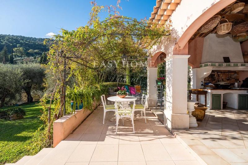 Propriété - 305 m² - 9 pièces