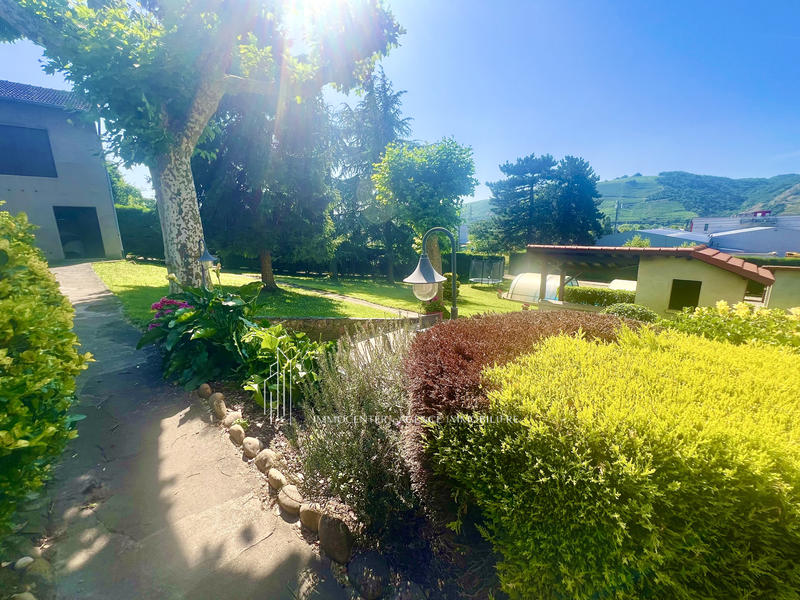 Maison - 198 m² - 7 pièces