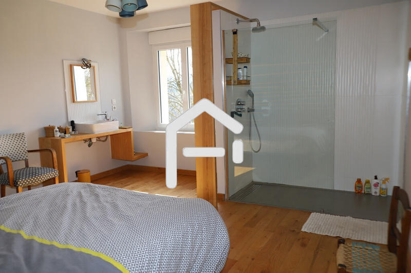 Maison - 239 m² - 7 pièces