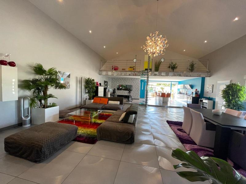 Maison - 251 m² - 4 pièces