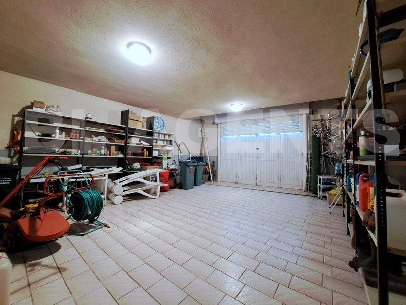 Maison - 300 m² - 7 pièces