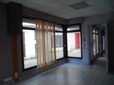 Local commercial - 68 m² - 4 pièces