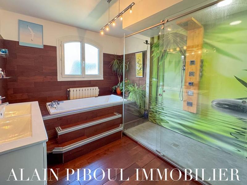 Maison traditionnelle - 208 m² - 8 pièces