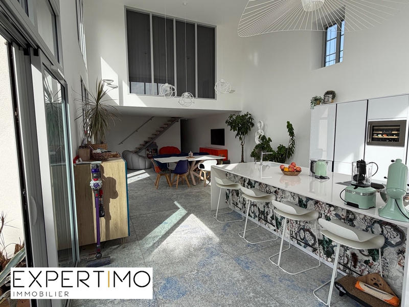 Maison - 241 m² - 6 pièces