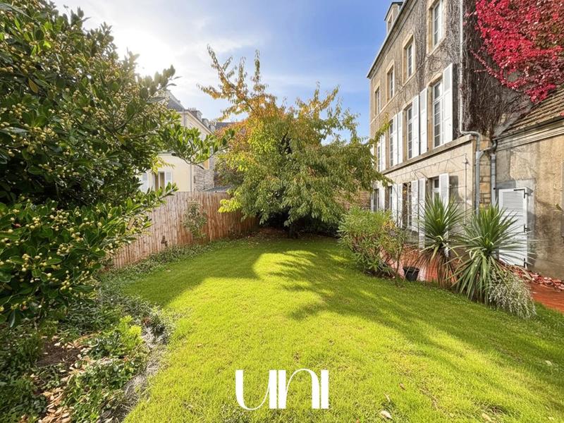 Maison - 218 m² - 8 pièces