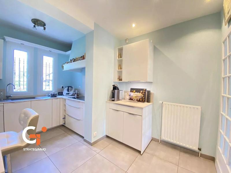 Propriété - 300 m² - 10 pièces