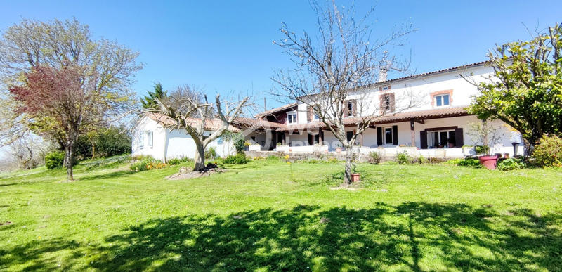 Maison - 273 m² - 10 pièces