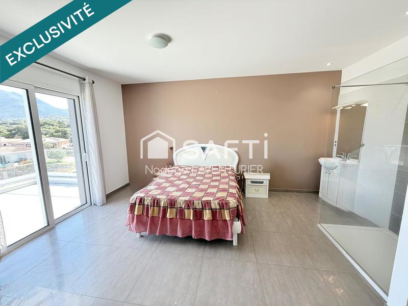 Maison - 238 m² - 9 pièces