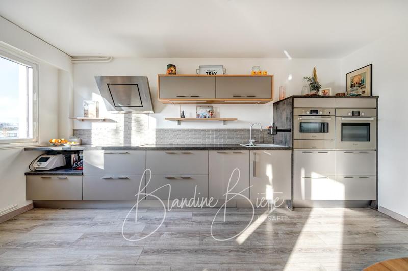 Appartement - 96 m² - 5 pièces