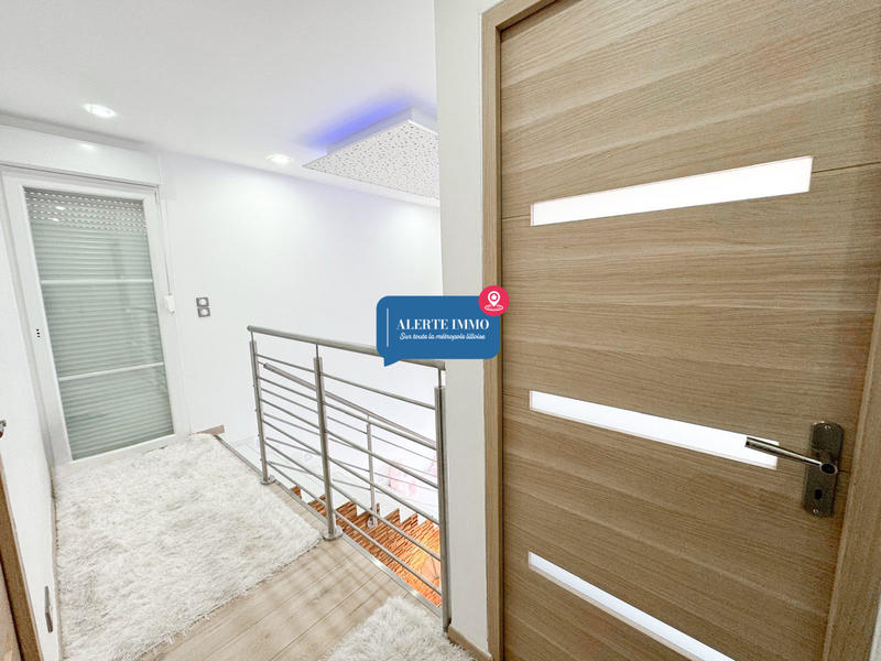 Maison - 208 m² - 10 pièces