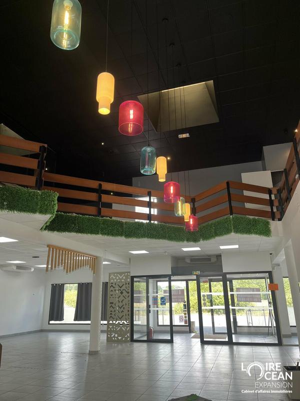 Local commercial - 1 300 m²