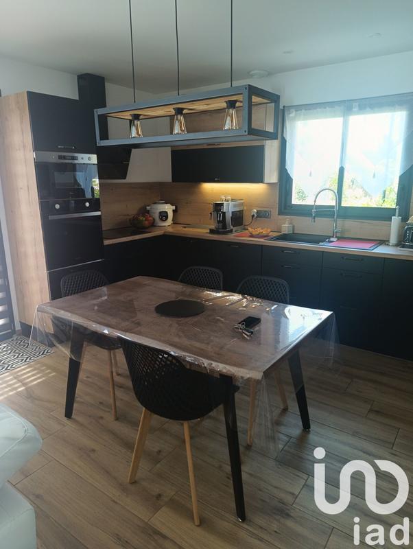 Maison - 92 m² - 5 pièces