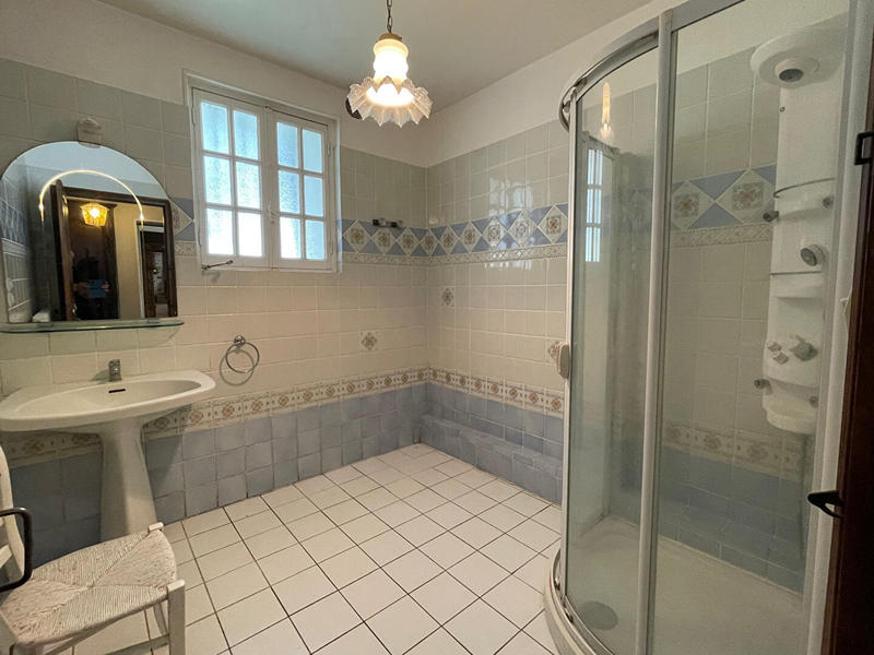 Maison - 223 m² - 6 pièces