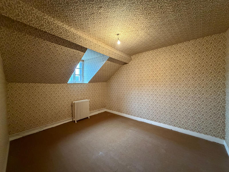 Maison - 104 m² - 10 pièces