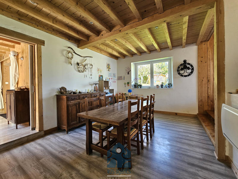 Maison - 258 m² - 9 pièces