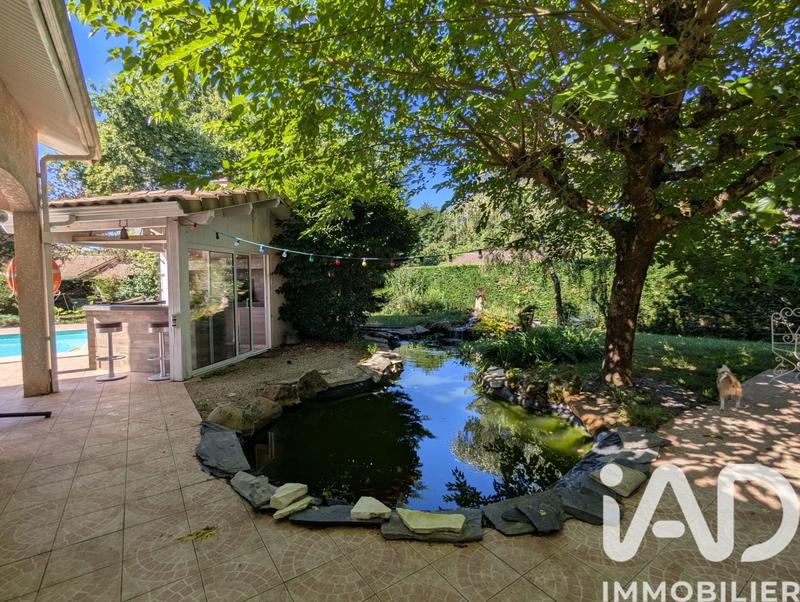 Maison - 263 m² - 9 pièces