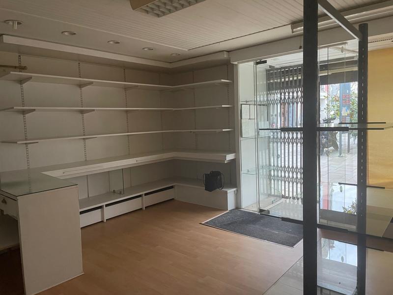 Local commercial - 130 m² - 4 pièces