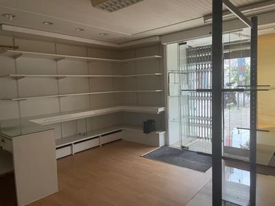 Local commercial - 130 m² - 4 pièces