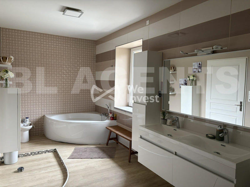 Maison - 300 m² - 6 pièces