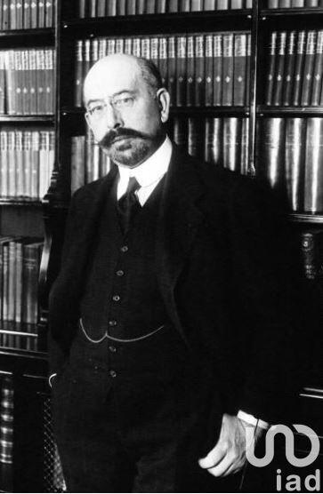 Maison - 500 m² - 13 pièces