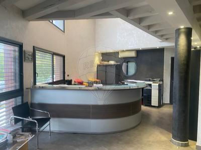 Local commercial - 263 m² - 12 pièces