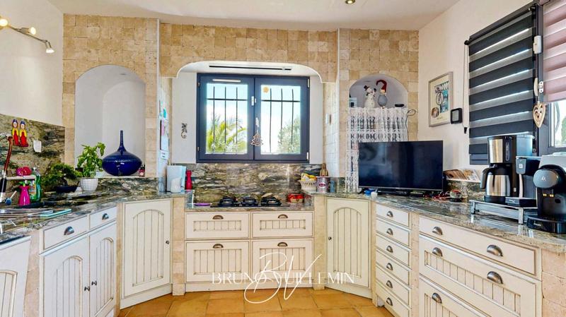 Villa - 181 m² - 8 pièces