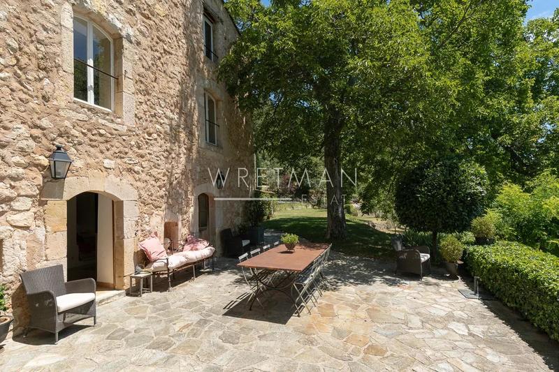 Propriété - 305 m² - 10 pièces