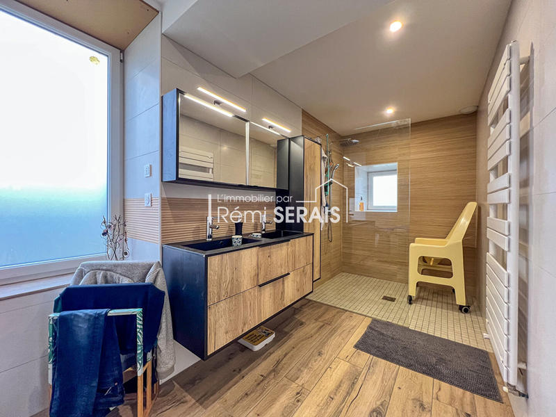 Maison - 232 m² - 6 pièces