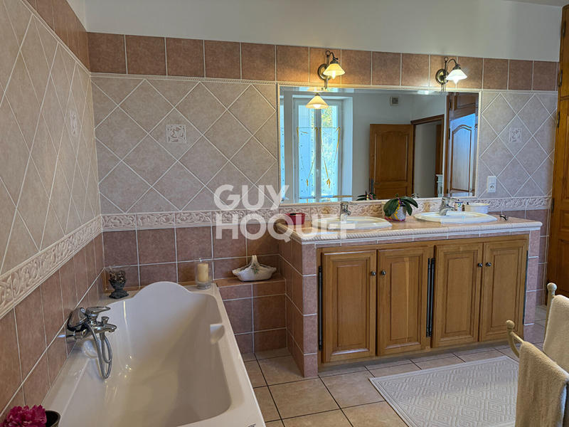 Maison bourgeoise - 680 m² - 20 pièces