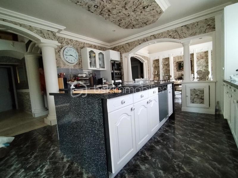 Maison traditionnelle - 180 m² - 5 pièces