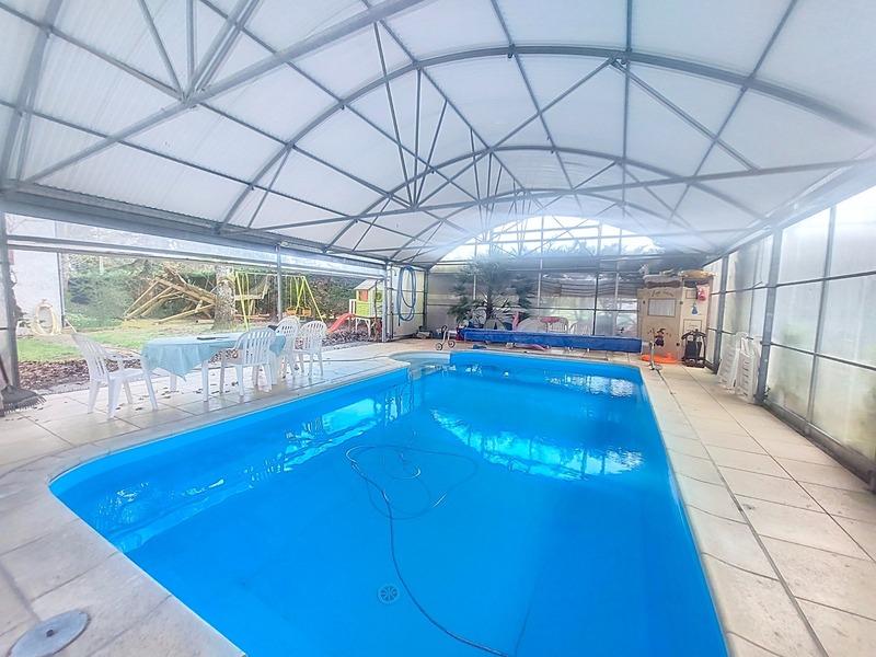 Maison - 211 m² - 8 pièces